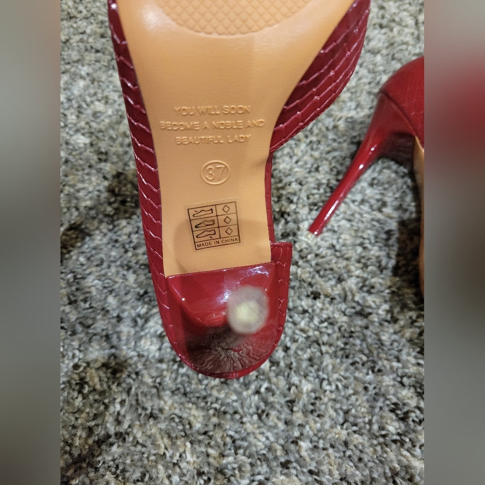 BigTree Red Heels - Picture 3 of 3